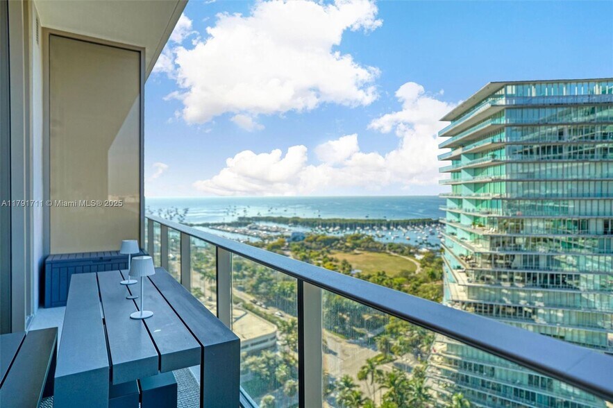 Building Photo - 2655 S Bayshore Dr