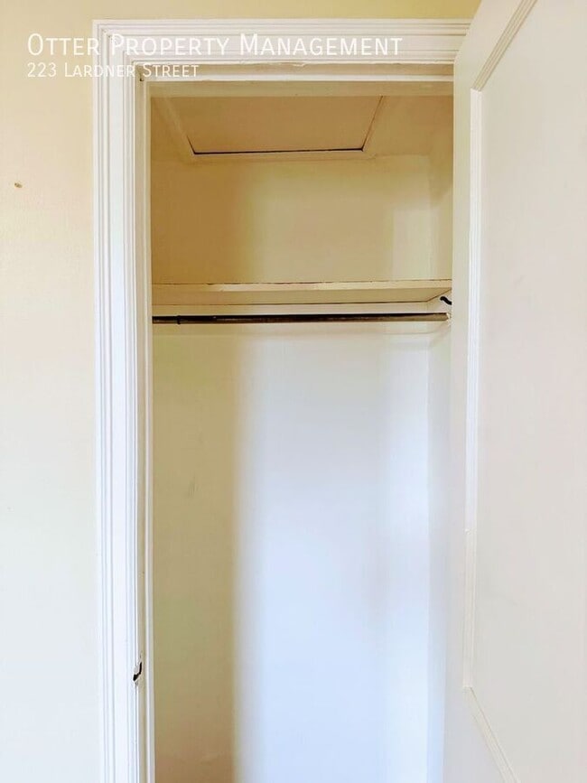 Building Photo - 223 Lardner St