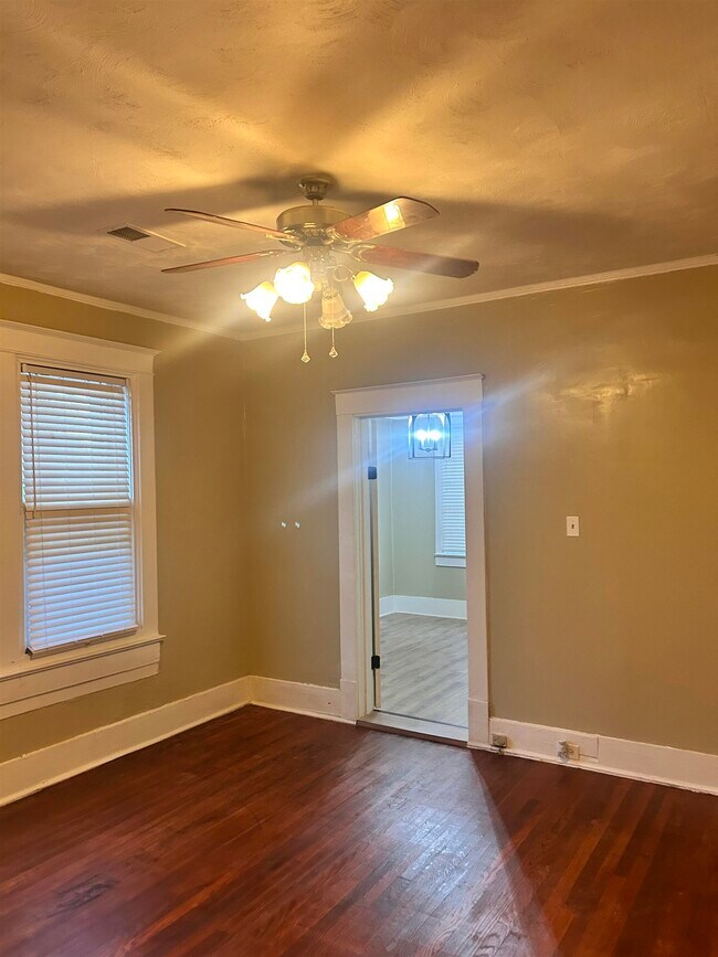 Building Photo - 1804 Foster Ave