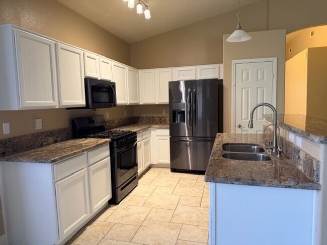 Building Photo - GORGEOUS 4 BEDROOM SINGLE STORY HOME
