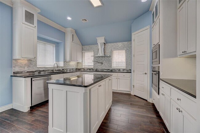 Building Photo - 6100 NW 154th St