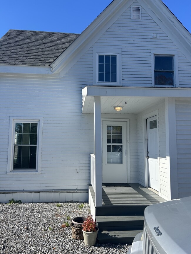 Building Photo - 11 Trinity St