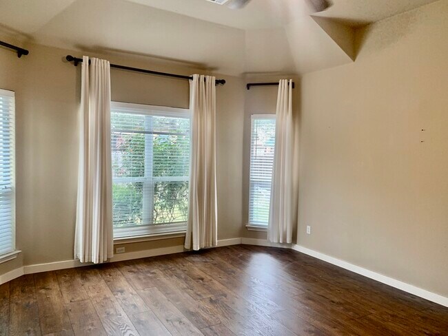 Building Photo - New Wood Floors!