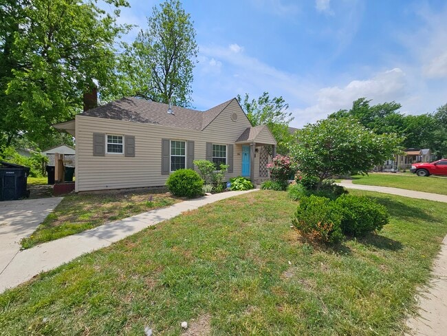 Building Photo - 1718 NE 20th St