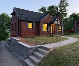 Building Photo - 4 bed/2 bath house in East Nashville,Pet Friendly,Fenced Yard,minutes to Shelby Bottoms