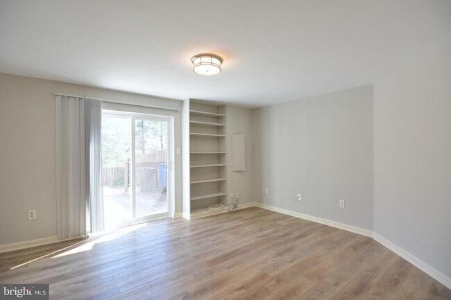 Building Photo - 3 Birdseye Ct