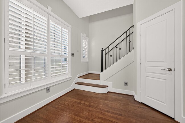 Building Photo - 6308 Schuler St