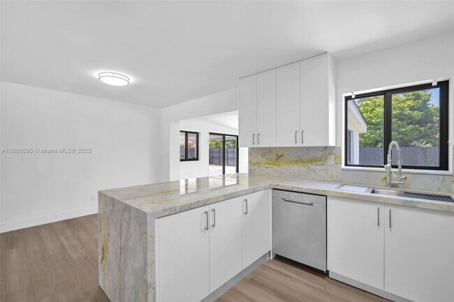 Building Photo - 3980 SW 121st Ave