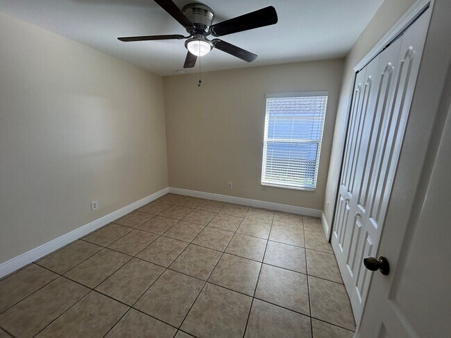 Building Photo - 1900 Kismet Pkwy W