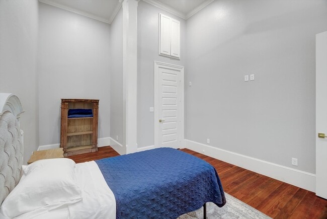 Building Photo - 2206 The Strand