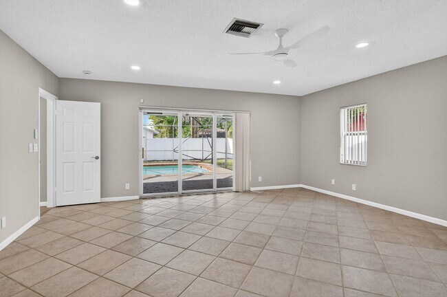 Building Photo - 1544 NW 9th St