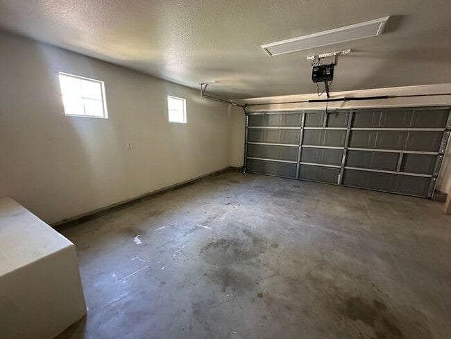 Building Photo - 1606 Lone Oak Trail