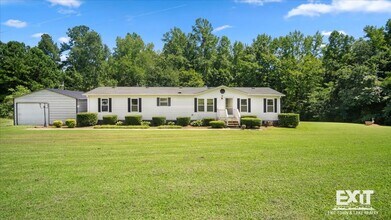 Building Photo - Spacious 3 Bedroom, 2 Bathroom Home in Cou...
