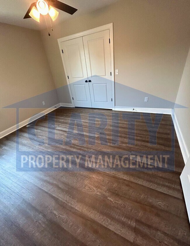 Building Photo - Spacious 4-bedroom home in prime Cleveland...
