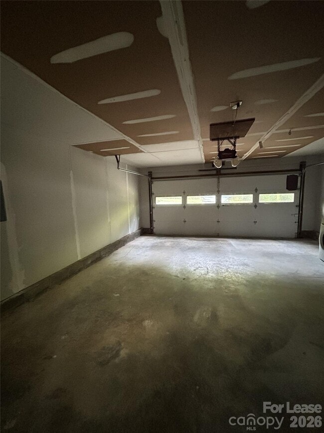 Building Photo - 1725 Van Dyke Dr