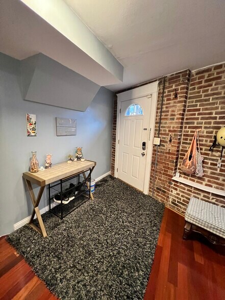 Building Photo - 646 W Bittersweet Pl