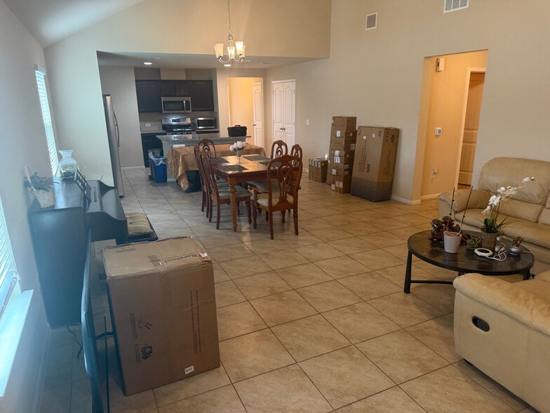 Building Photo - Room in House on Bettylou Ln
