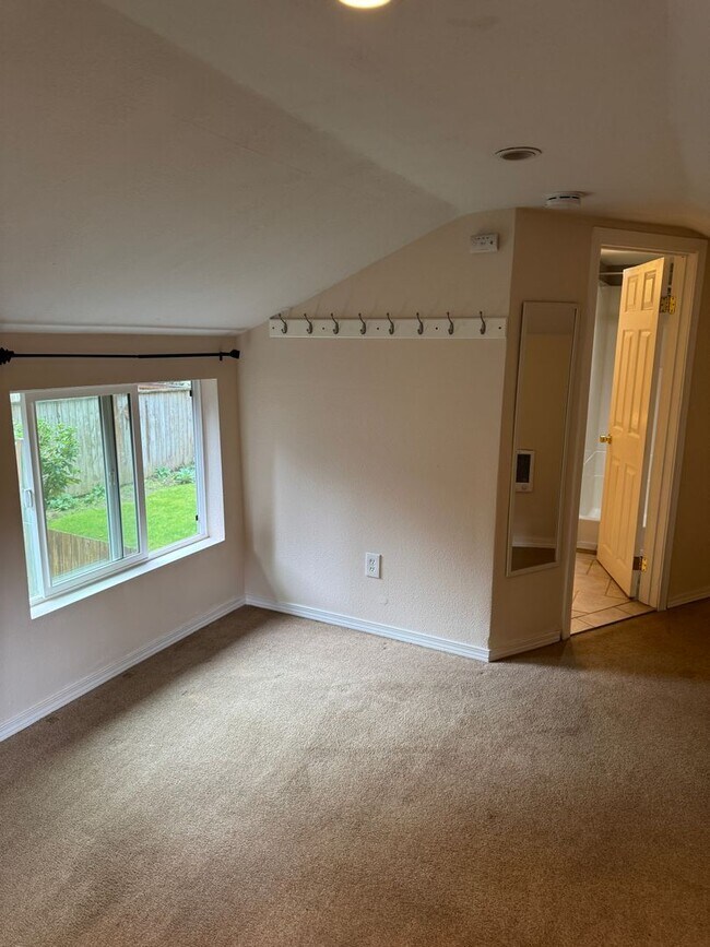 Building Photo - 1bd/1ba Seattle Home