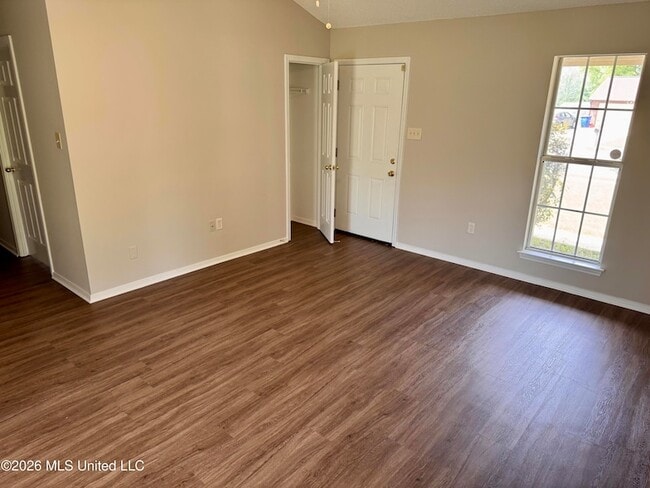 Building Photo - 10515 Oak Leaf Dr