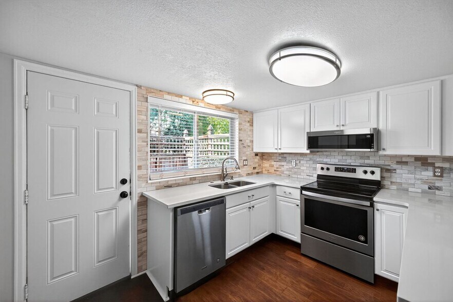 Building Photo - 3501 S Kittredge St