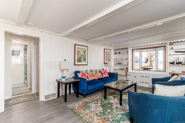 Building Photo - 18 Bay St