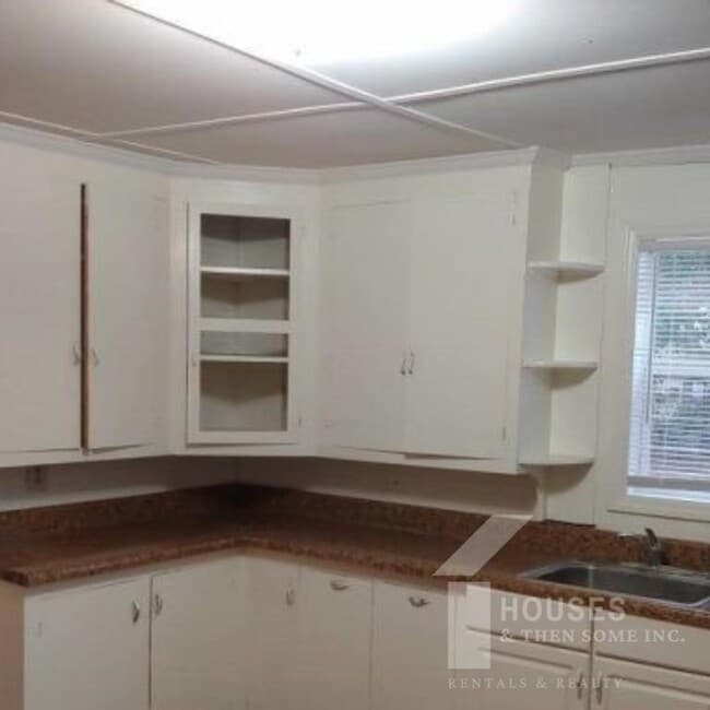 Building Photo - 120 Community Rd