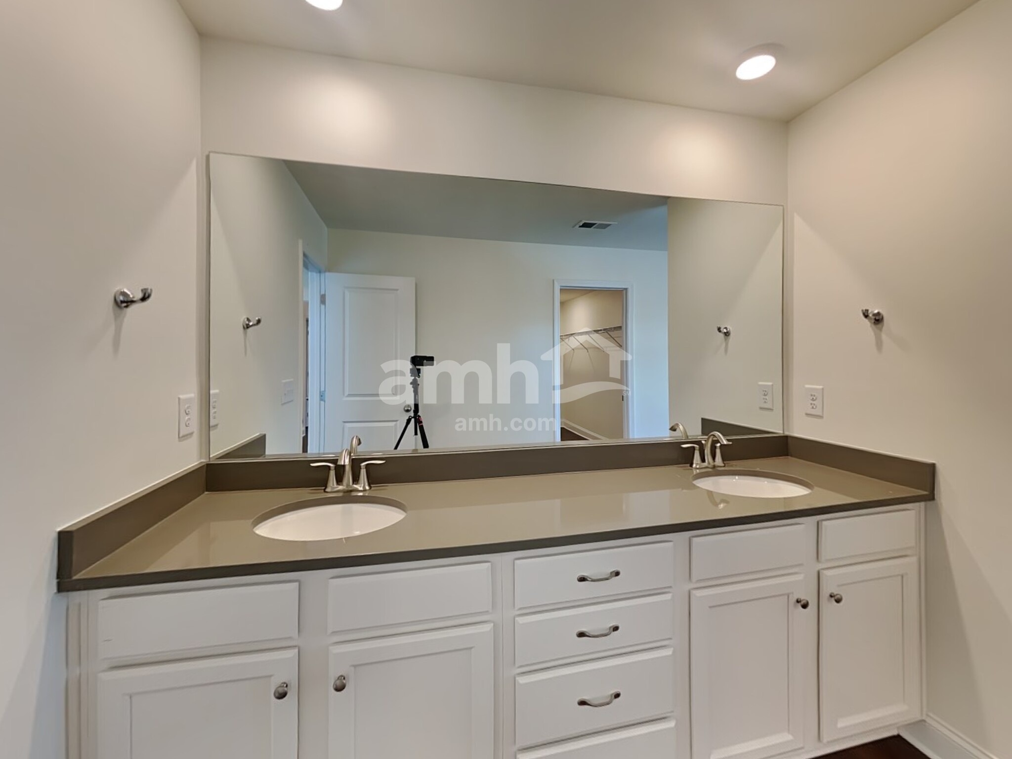 Building Photo - 4080 Chivalry Dr