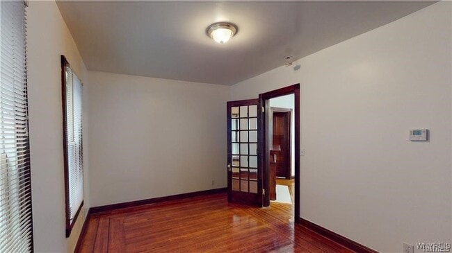 Building Photo - 558 Breckenridge St