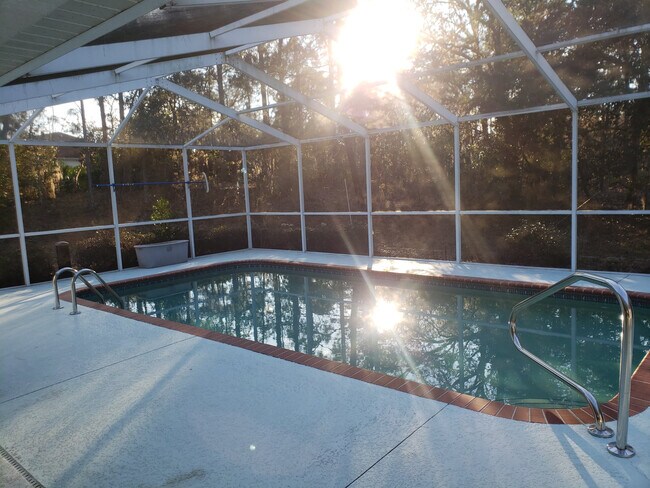 Building Photo - Lovely Pine Ridge Pool Home