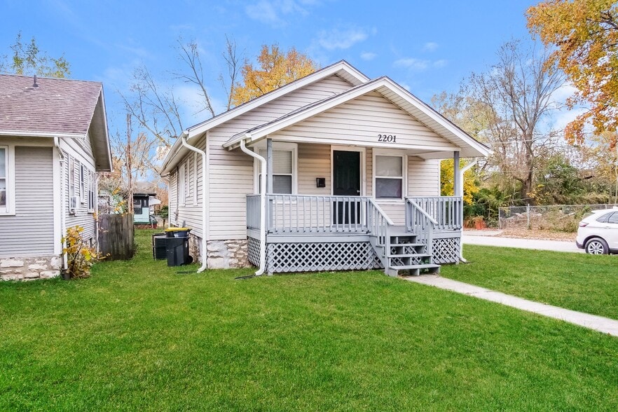 Building Photo - 2201 E 59th St