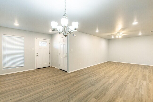 Building Photo - 5517 Kemper St