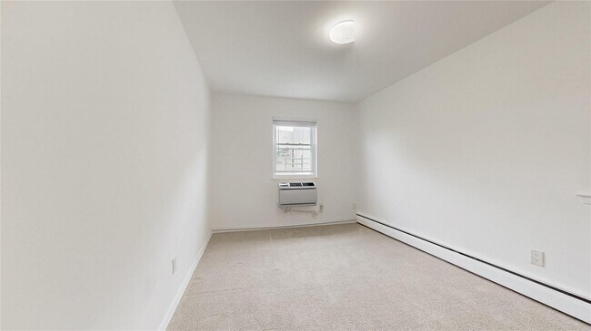 Building Photo - 56-25 Remsen Pl