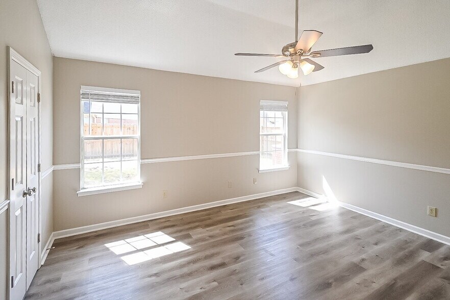 Building Photo - 8531 Cross Point Dr
