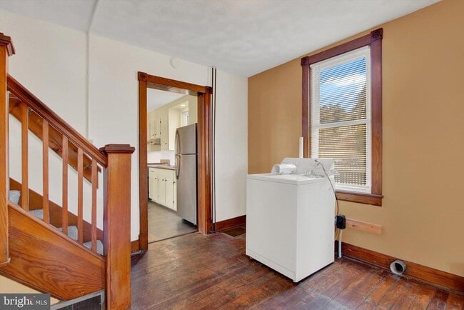 Building Photo - 367 High St