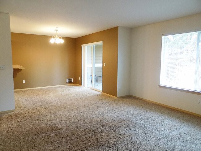 Building Photo - Roomy 2 Bedroom Condo With Washer & Dryer!...