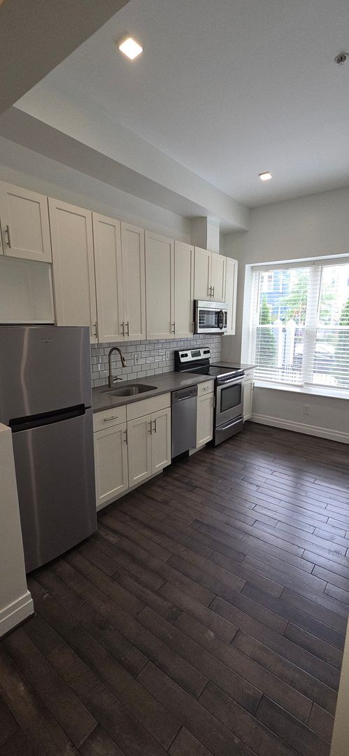 Building Photo - RAZDCPROPERTIES TRUST