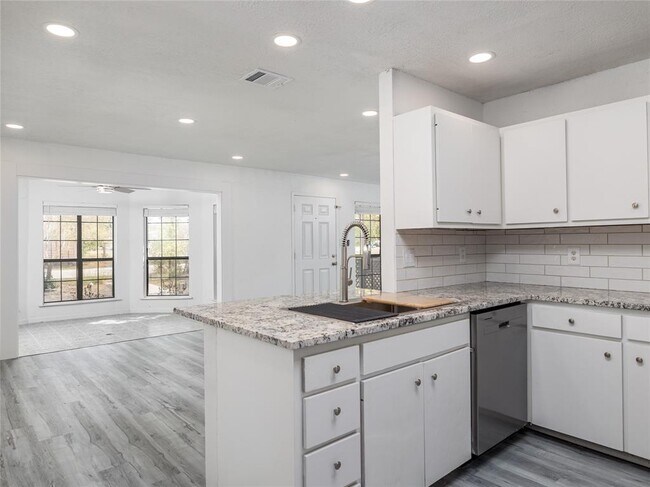 Building Photo - 148 Discovery Ln