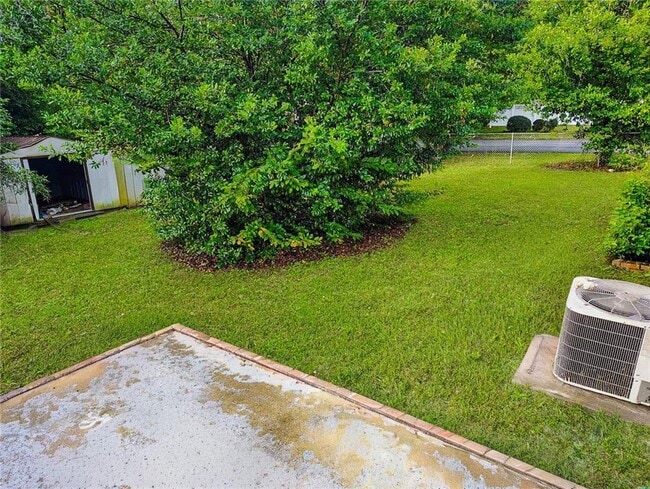 Building Photo - 319 Sarah Dr