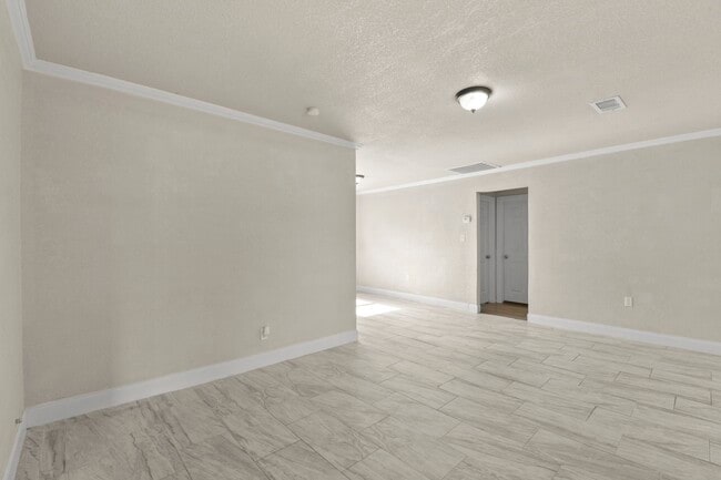 Building Photo - 1033 Cimarron St