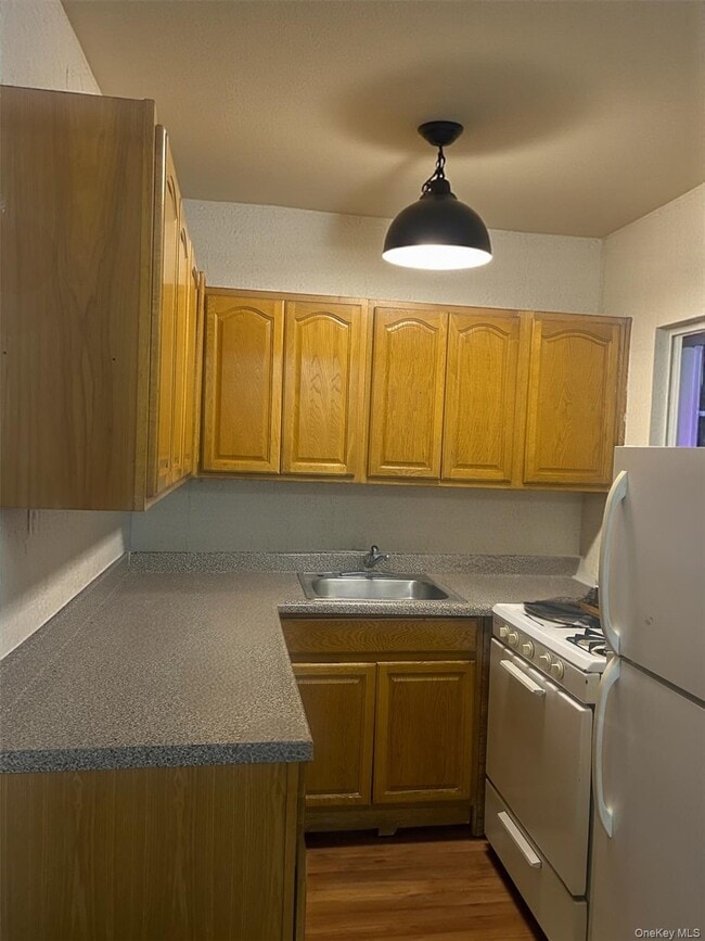 Building Photo - 590-600 Fulton Ave