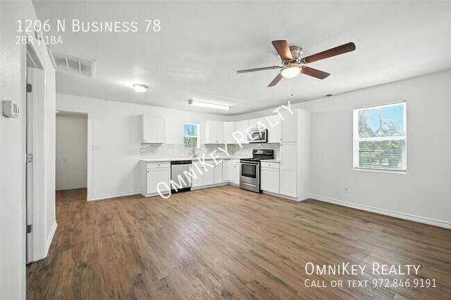 Building Photo - 1206 TX-78 BUS