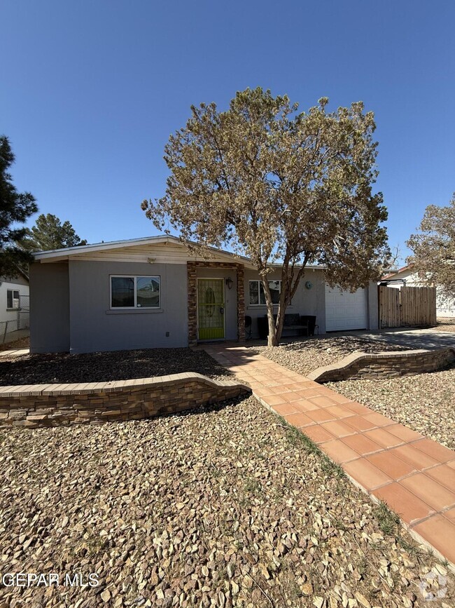 Building Photo - 8136 Tigua Cir