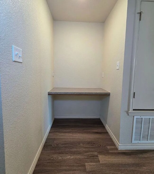 Building Photo - 3315 Stonewall Dr