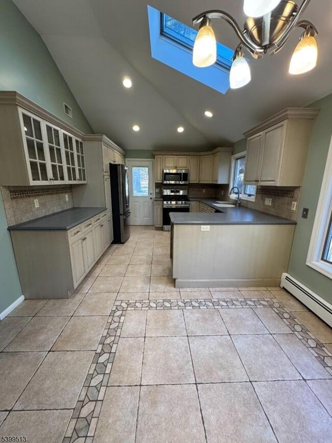 Building Photo - 273 Rea Ave Ext