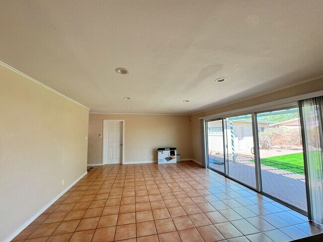 Building Photo - South Scottsdale huge corner lot 3 bedroom...