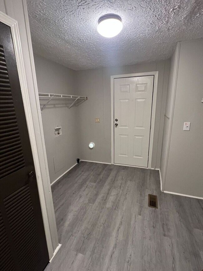 Building Photo - Cozy 3 bedroom 2 bath home in BUFORD SCHOOL DISTRCT!