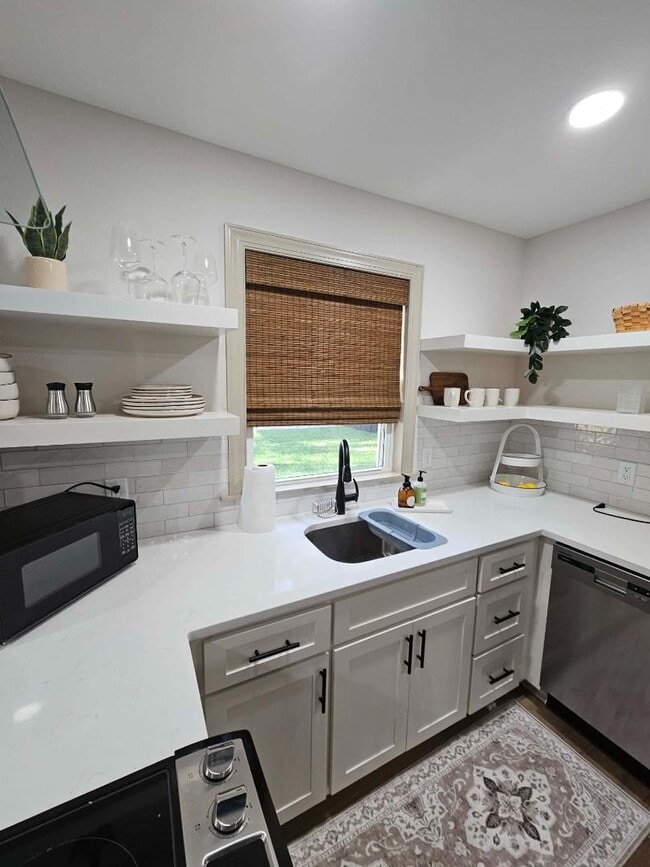 Building Photo - 152 E Orange St