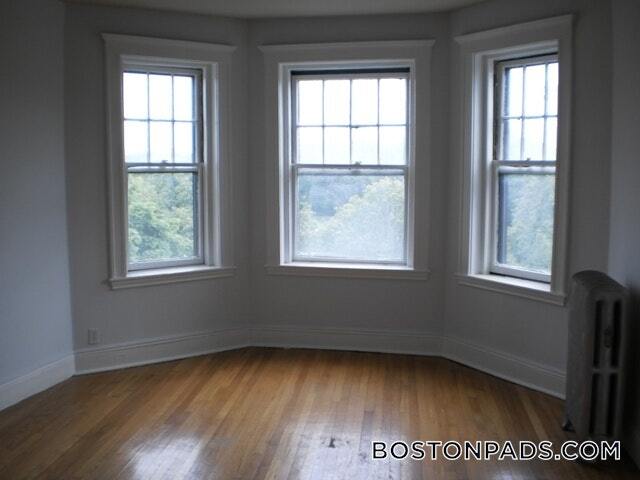 Building Photo - 137 Park Dr