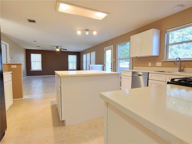 Building Photo - 1101 Wood Creek Dr