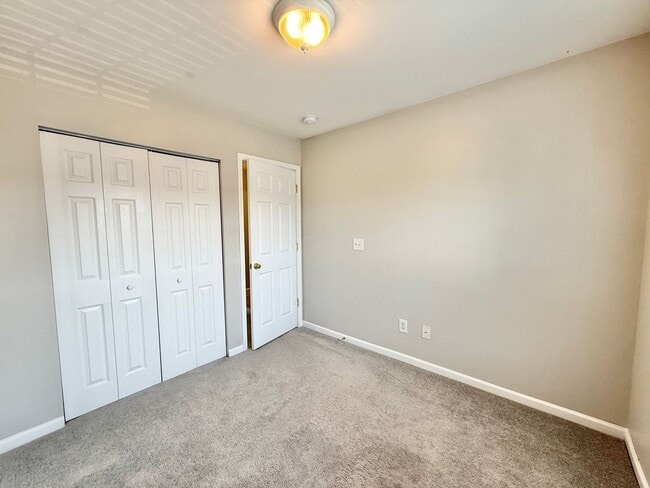 Building Photo - Charming 3BD, 2BA Apex Townhome In a Prime...